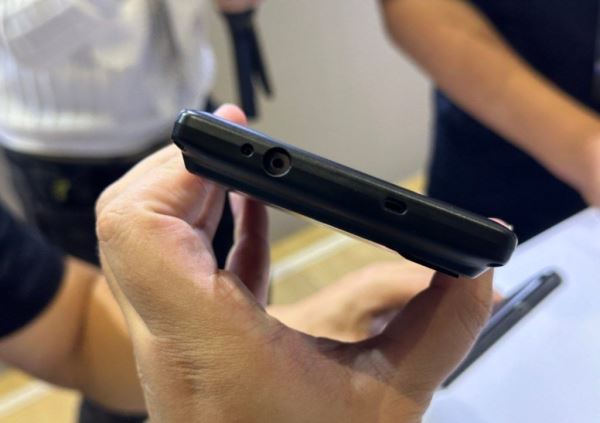 Первые изображения смартфона OnePlus 12