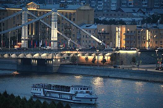 20-летняя москвичка прыгнула с Крымского моста