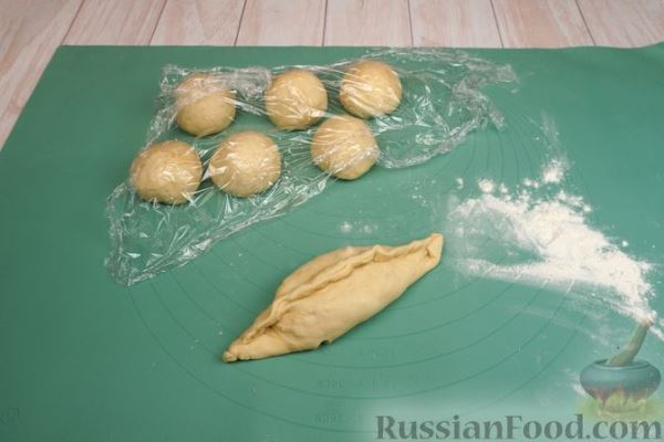 Бездрожжевые пирожки на кефире, с квашеной капустой и сладким перцем (в духовке)